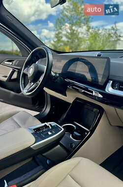 Позашляховик / Кросовер BMW X1 2023 в 