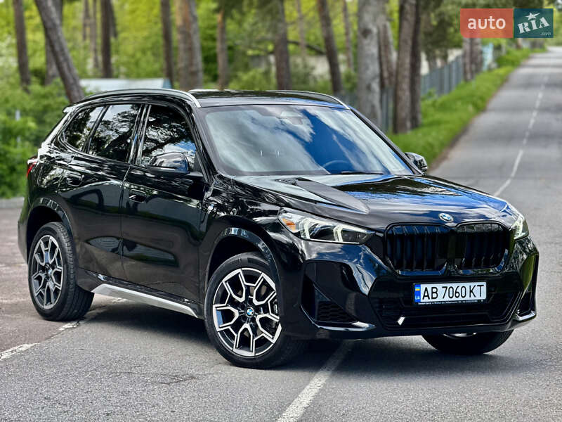 Позашляховик / Кросовер BMW X1 2023 в 