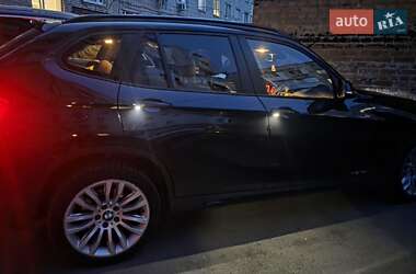 Внедорожник / Кроссовер BMW X1 2012 в 