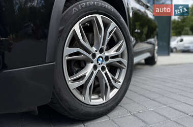 Позашляховик / Кросовер BMW X1 2017 в 