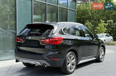 Позашляховик / Кросовер BMW X1 2017 в 