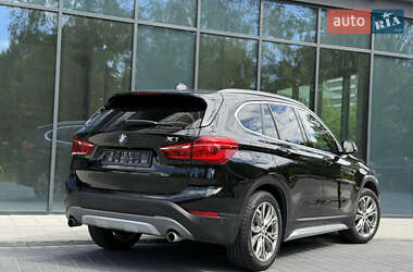 Позашляховик / Кросовер BMW X1 2017 в 