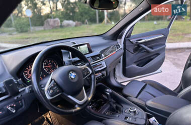 Позашляховик / Кросовер BMW X1 2017 в 