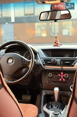 Внедорожник / Кроссовер BMW X1 2010 в 