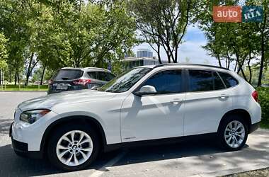 Позашляховик / Кросовер BMW X1 2013 в 