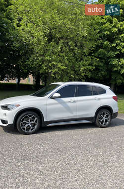 Позашляховик / Кросовер BMW X1 2018 в 