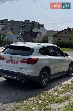 Позашляховик / Кросовер BMW X1 2018 в 