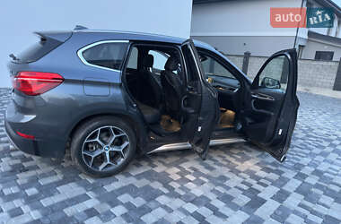 Позашляховик / Кросовер BMW X1 2016 в 