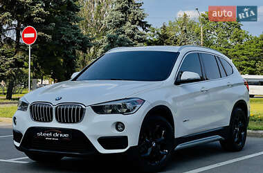 Позашляховик / Кросовер BMW X1 2016 в 