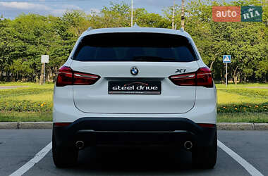 Позашляховик / Кросовер BMW X1 2016 в 