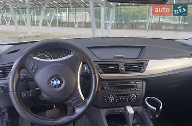 Позашляховик / Кросовер BMW X1 2009 в 