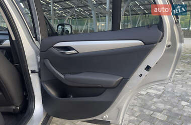 Позашляховик / Кросовер BMW X1 2009 в 
