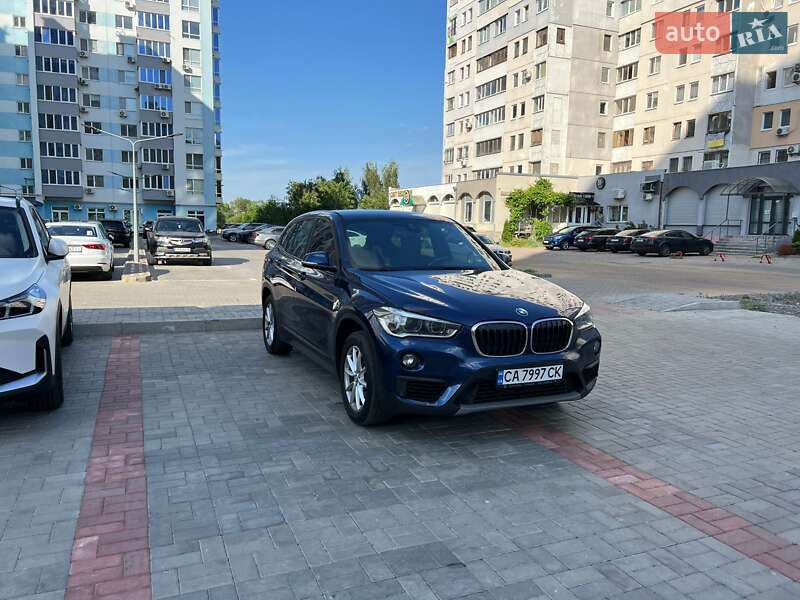 Внедорожник / Кроссовер BMW X1 2018 в 