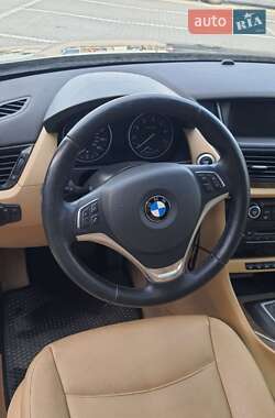 Позашляховик / Кросовер BMW X1 2014 в 
