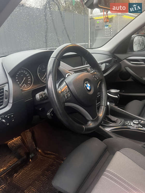 Внедорожник / Кроссовер BMW X1 2011 в Калуше