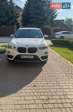 Внедорожник / Кроссовер BMW X1 2017 в 