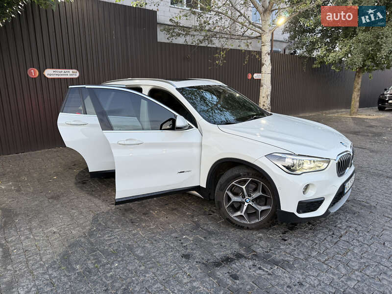 Внедорожник / Кроссовер BMW X1 2016 в Киеве