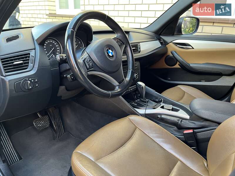 Внедорожник / Кроссовер BMW X1 2010 в Луцке