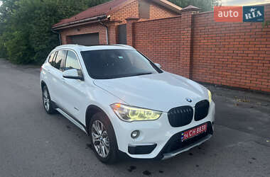 Позашляховик / Кросовер BMW X1 2017 в 
