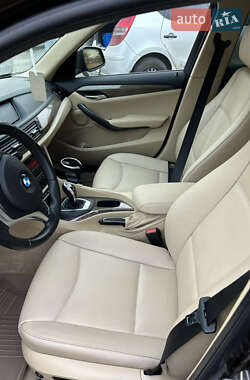 Позашляховик / Кросовер BMW X1 2013 в 