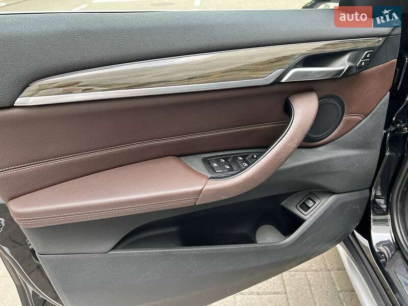 Внедорожник / Кроссовер BMW X1 2016 в Киеве