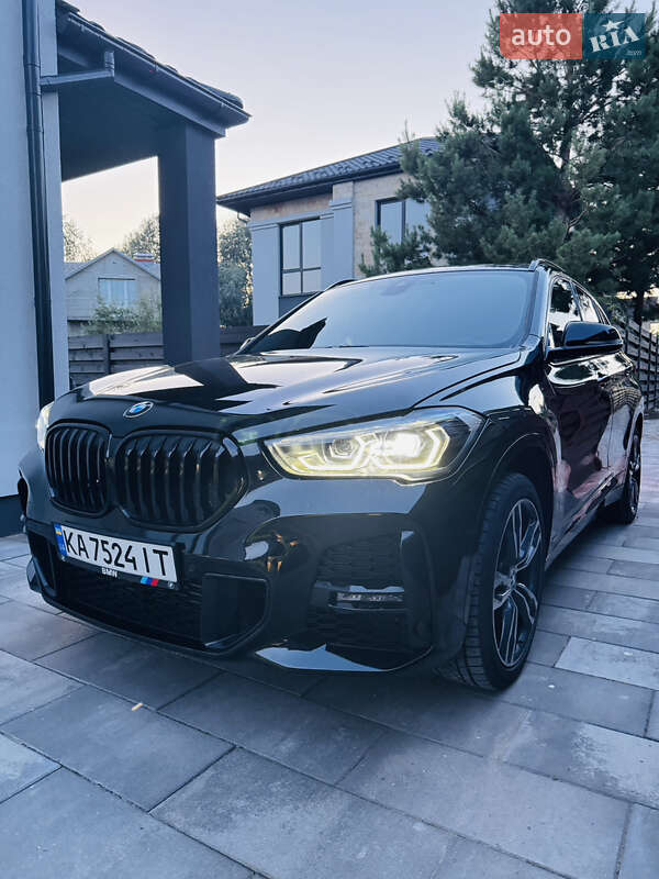 Внедорожник / Кроссовер BMW X1 2016 в Киеве