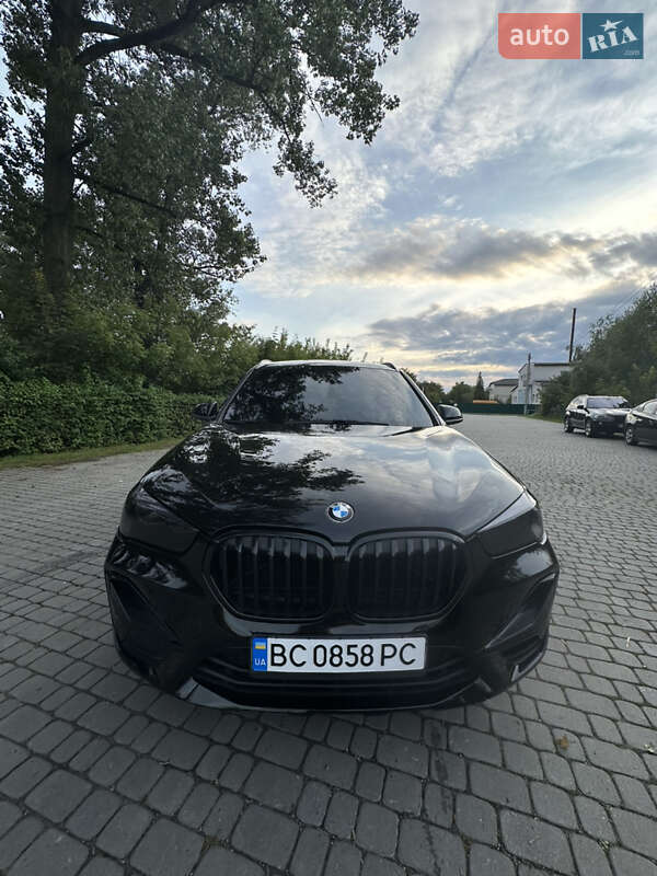 Внедорожник / Кроссовер BMW X1 2019 в Городке