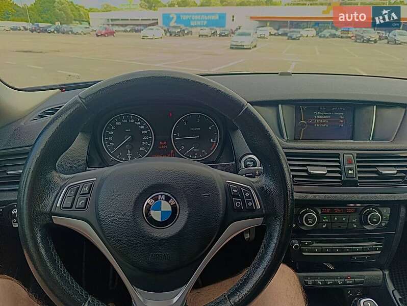 Внедорожник / Кроссовер BMW X1 2015 в Ужгороде