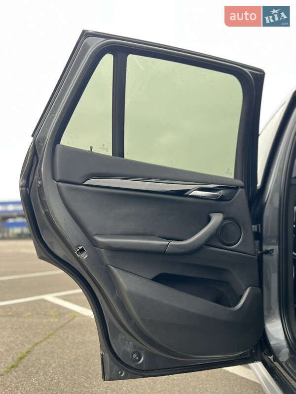 Внедорожник / Кроссовер BMW X1 2016 в Киеве