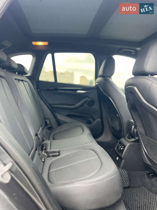 Внедорожник / Кроссовер BMW X1 2016 в Киеве