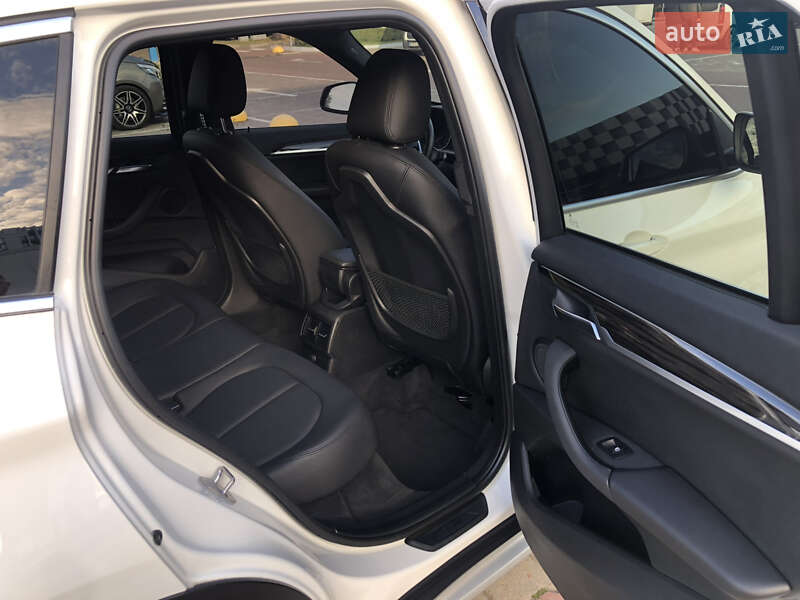 Внедорожник / Кроссовер BMW X1 2016 в Одессе