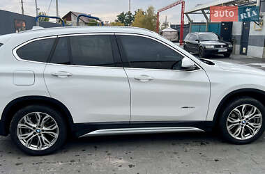 Внедорожник / Кроссовер BMW X1 2016 в 