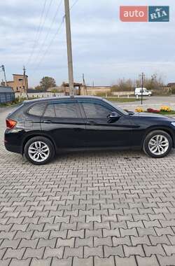 Внедорожник / Кроссовер BMW X1 2013 в 