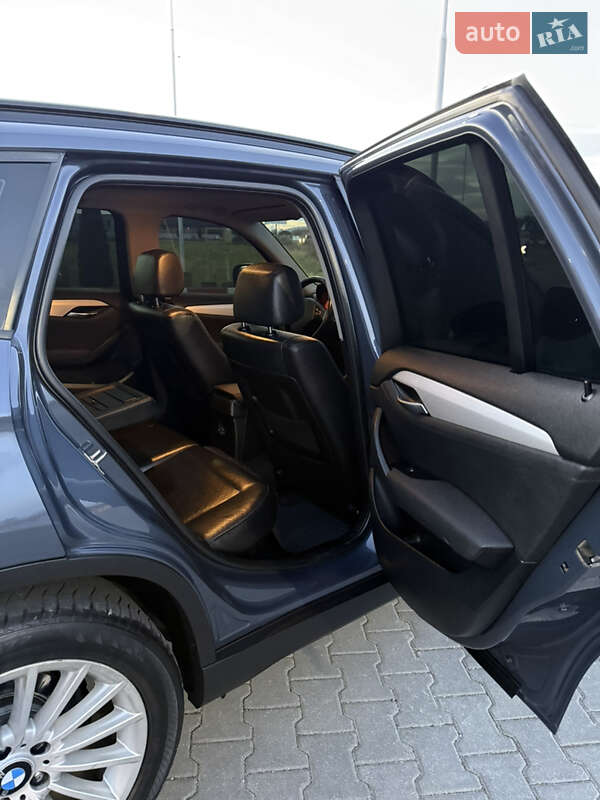 Внедорожник / Кроссовер BMW X1 2011 в Черновцах