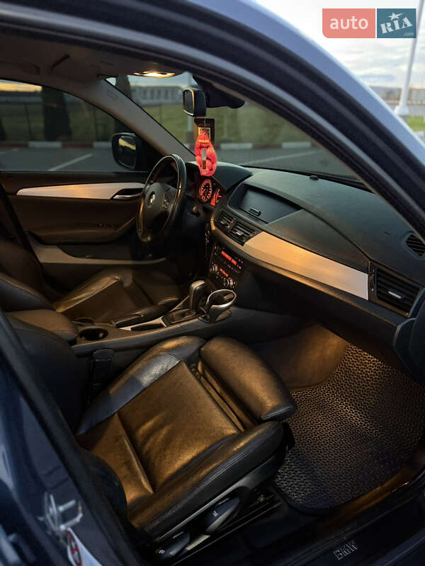 Внедорожник / Кроссовер BMW X1 2011 в Черновцах