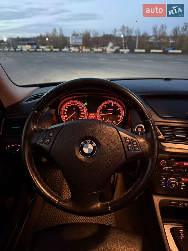 Внедорожник / Кроссовер BMW X1 2011 в Черновцах