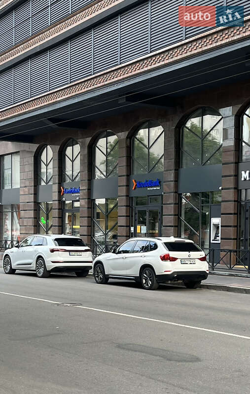 Внедорожник / Кроссовер BMW X1 2012 в Хмельницком