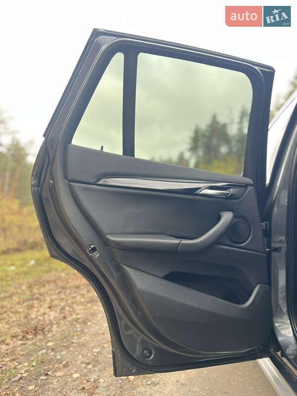 Внедорожник / Кроссовер BMW X1 2016 в Киеве