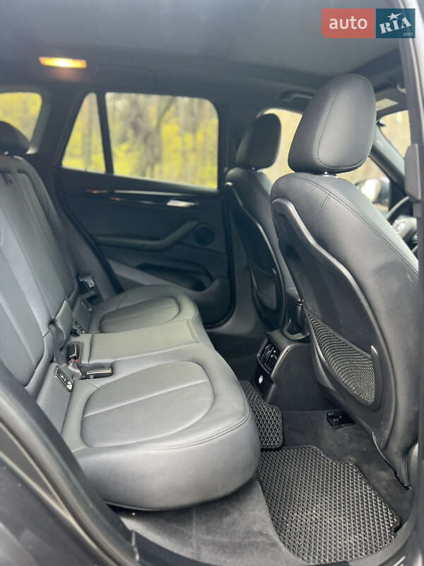 Внедорожник / Кроссовер BMW X1 2016 в Киеве