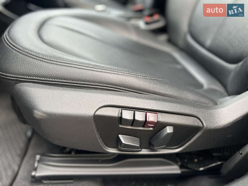 Внедорожник / Кроссовер BMW X1 2016 в Киеве