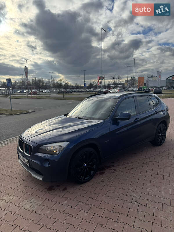 Внедорожник / Кроссовер BMW X1 2011 в Хусте