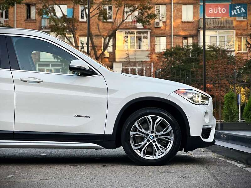 Внедорожник / Кроссовер BMW X1 2016 в Киеве