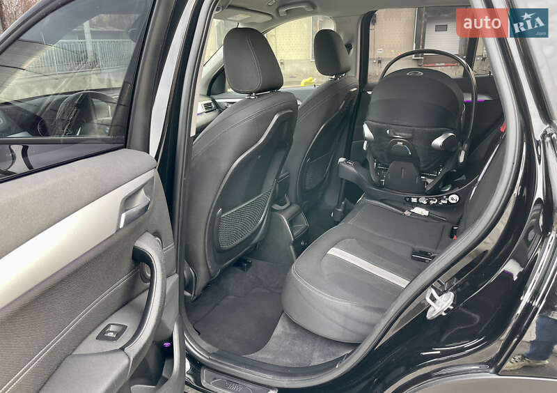 Внедорожник / Кроссовер BMW X1 2017 в Киеве