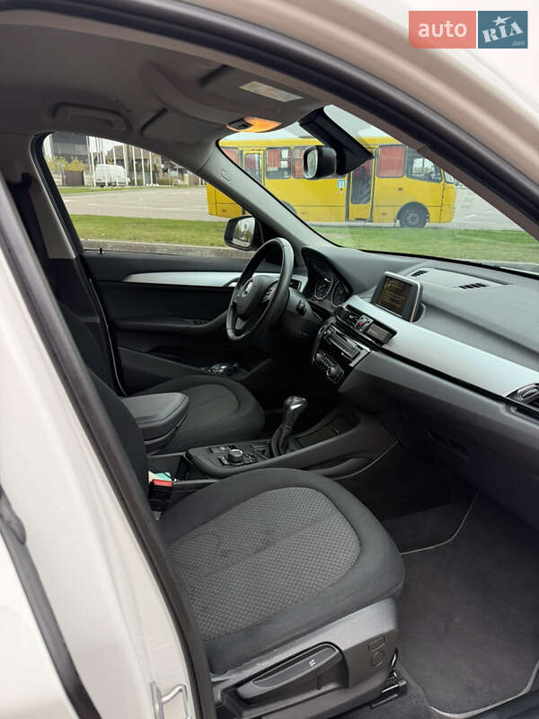 Внедорожник / Кроссовер BMW X1 2017 в Киеве