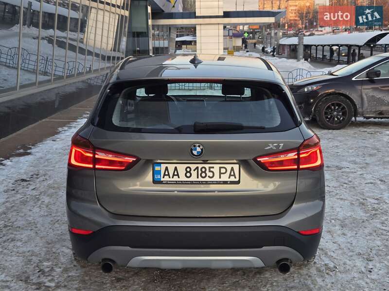 Внедорожник / Кроссовер BMW X1 2016 в Киеве