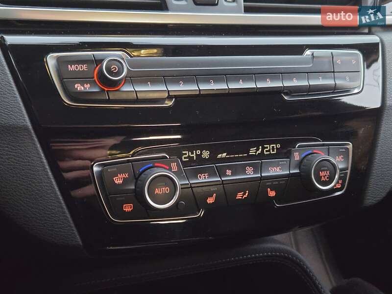 Внедорожник / Кроссовер BMW X1 2016 в Киеве