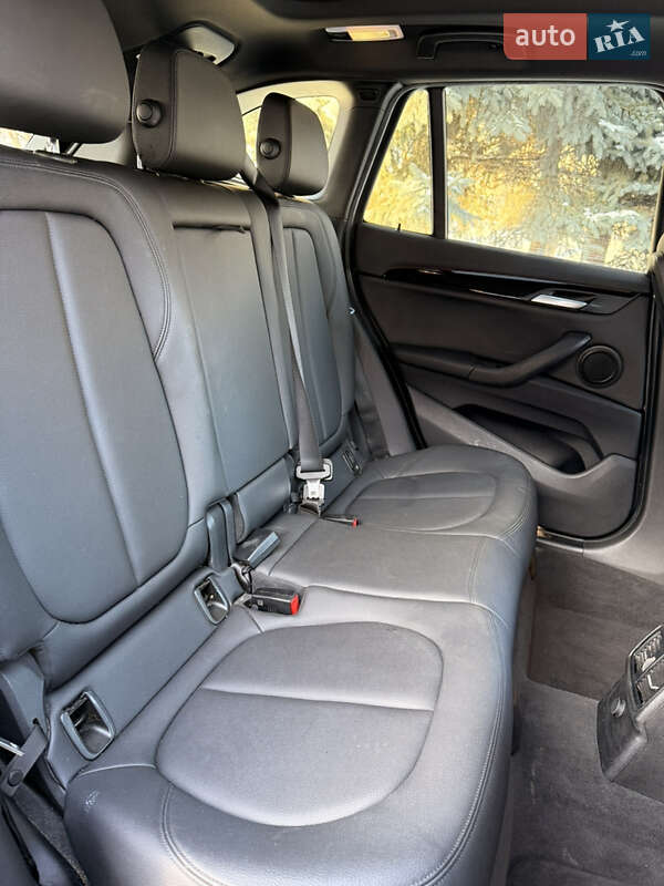 Внедорожник / Кроссовер BMW X1 2017 в Ровно