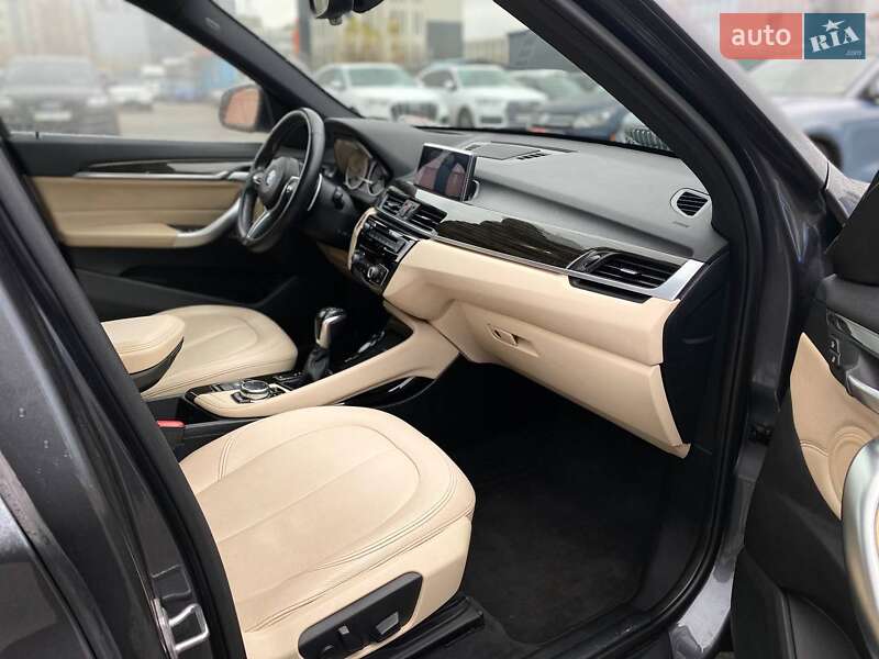 Внедорожник / Кроссовер BMW X1 2016 в Киеве