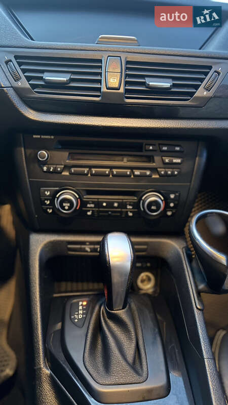 Внедорожник / Кроссовер BMW X1 2011 в Волочиске