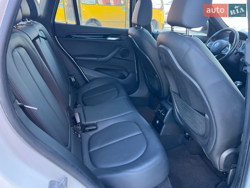 Внедорожник / Кроссовер BMW X1 2016 в Киеве